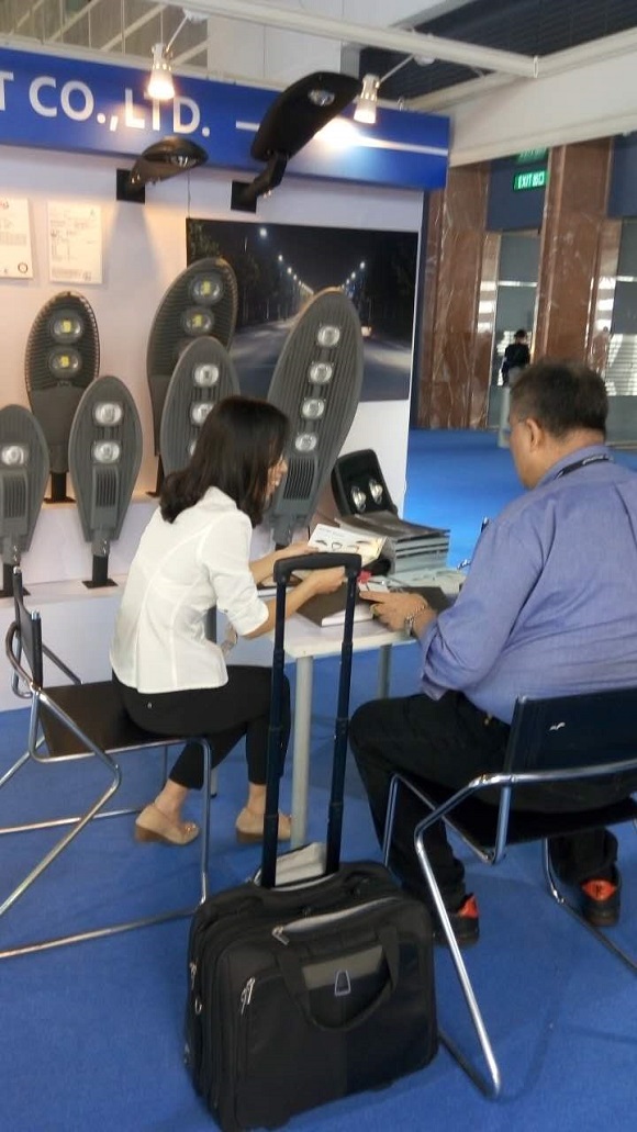 客戶對漢鼎綠能led燈具，購買意愿較高，希望展會(huì)結(jié)束后到工廠參觀